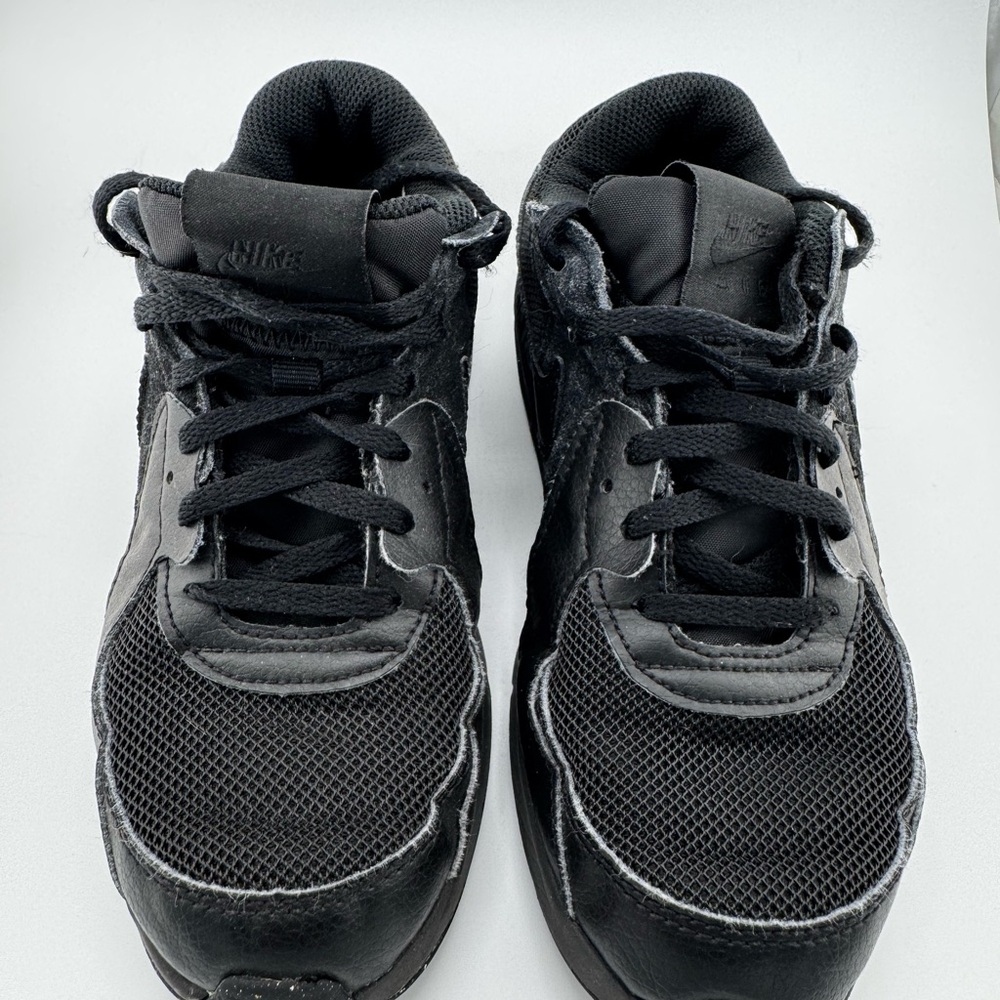Nike Black AIRMAX Sneakers Sleek Design